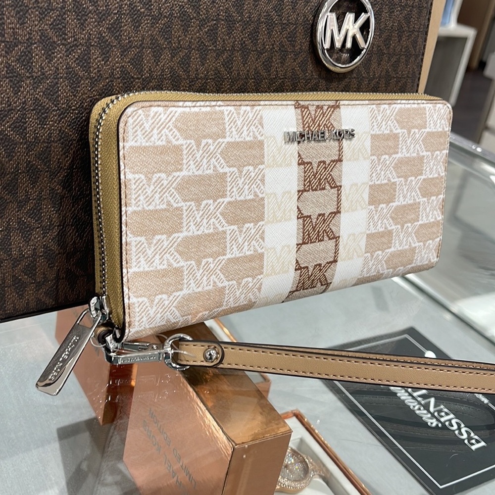MICHAEL KORS Leather Continental Phone Holder Wristlet Wallet 
Camel 
NWT - Picture 15 of 16
